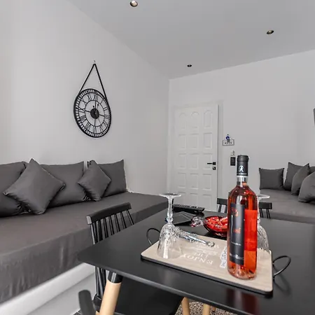 Georgia's Collection Apartment